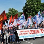 Il corteo in occasione dello sciopero nazionale dei metalmeccanici, Torino, 20 aprile 2016. ANSA/ALESSANDRO DI MARCO