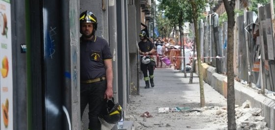 tragedia Napoli cornicione